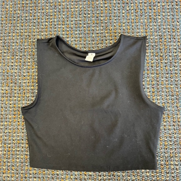 Yogalicious Tops - Black Sleeveless yoga crop top